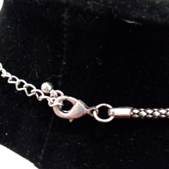 Silvertone Neckless & Pierced Earrings with Lilic Amethyst stones - Picture 7 of 9